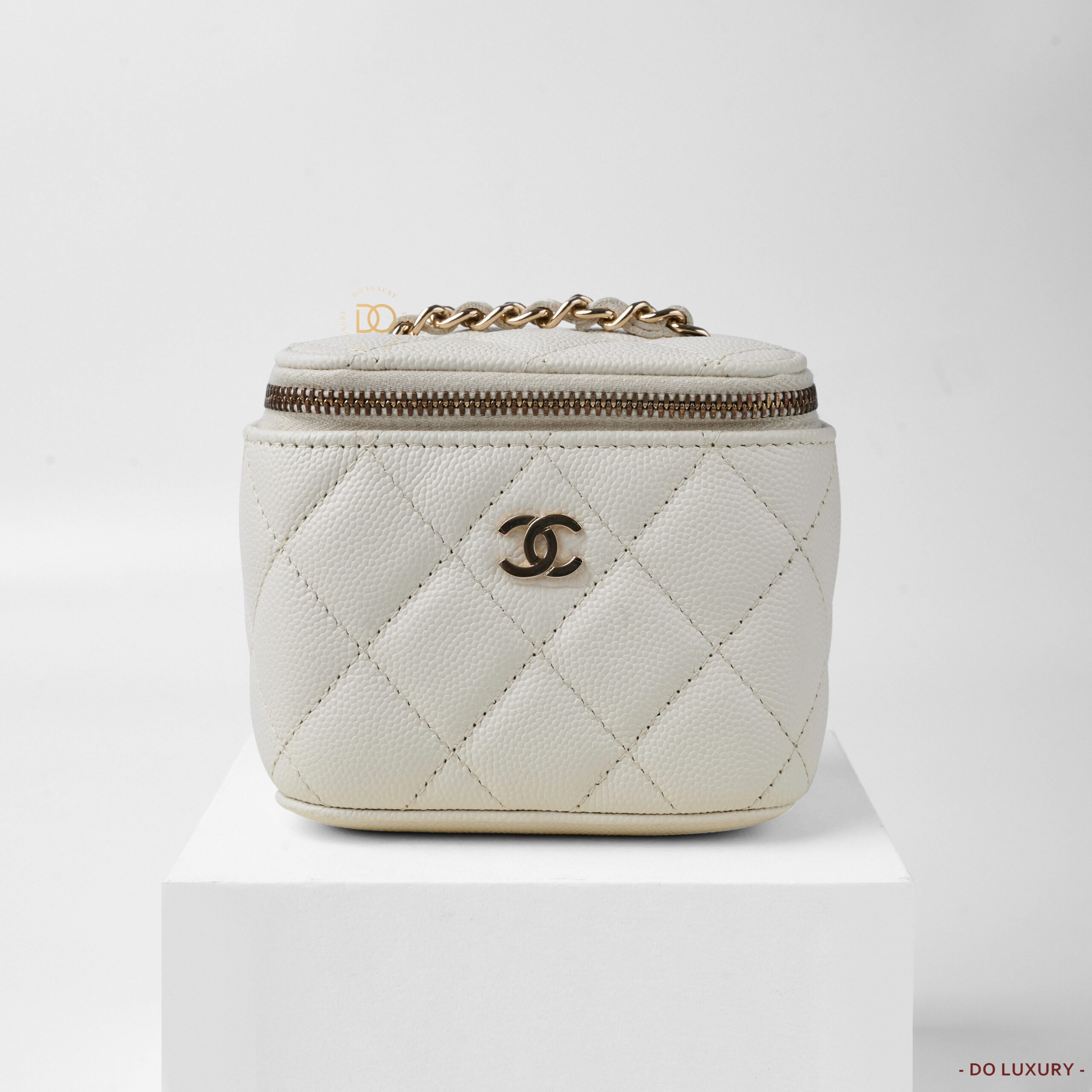 Vanity leather mini bag Chanel Green in Leather  24638369