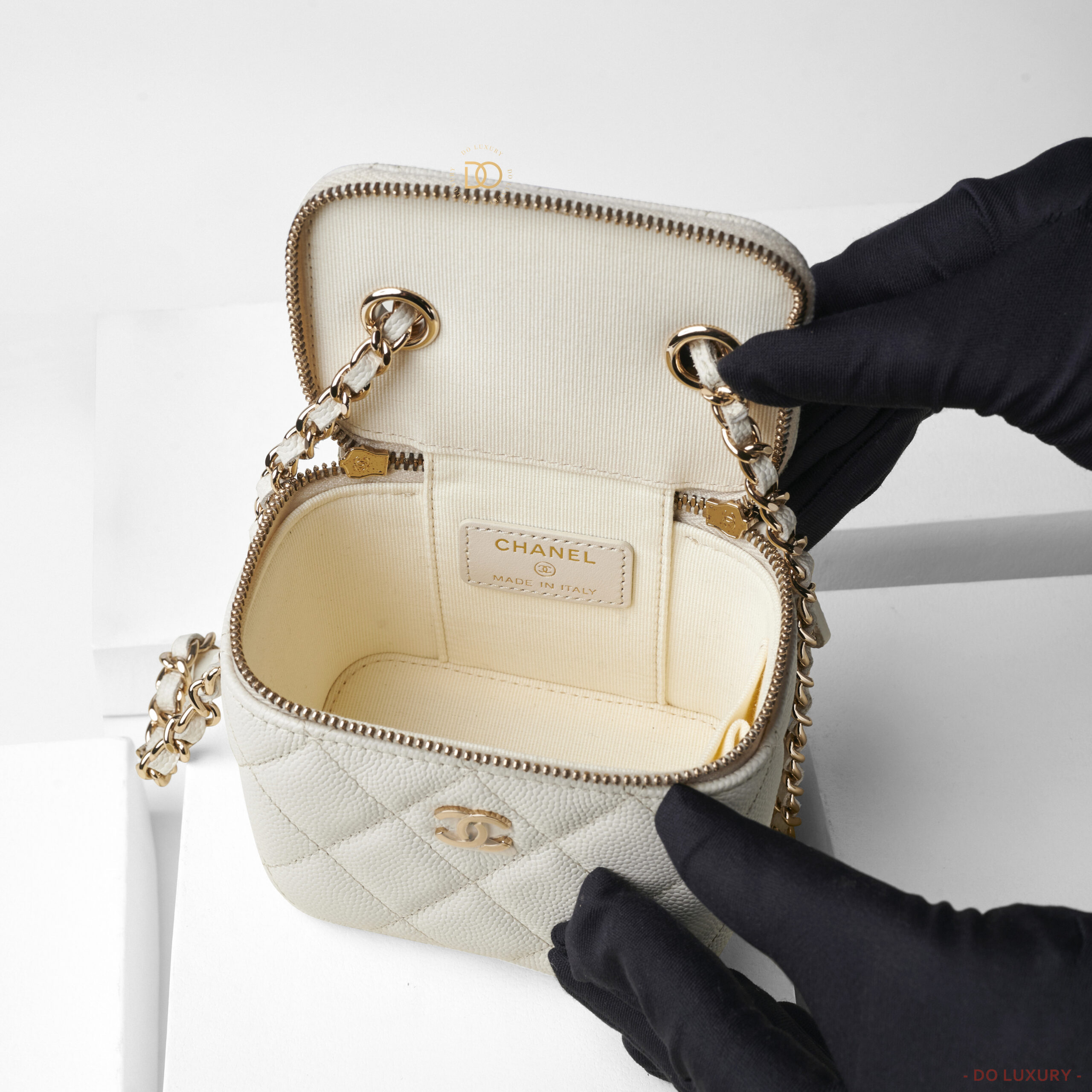Chanel CC Filigree Vanity Case Bag  Rich Diamonds
