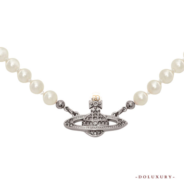 MINI BAS RELIEF PEARL CHOKER